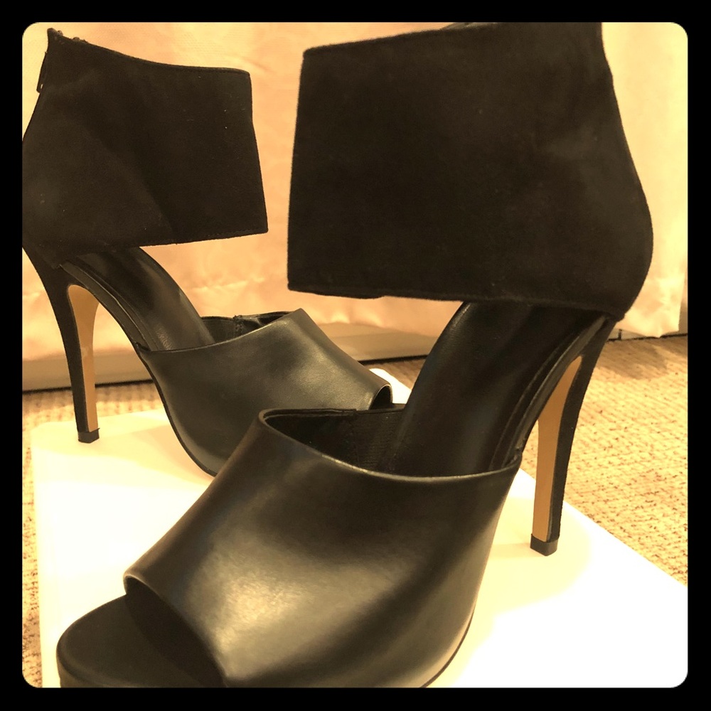 Black, thick ankle-strap heels 🖤